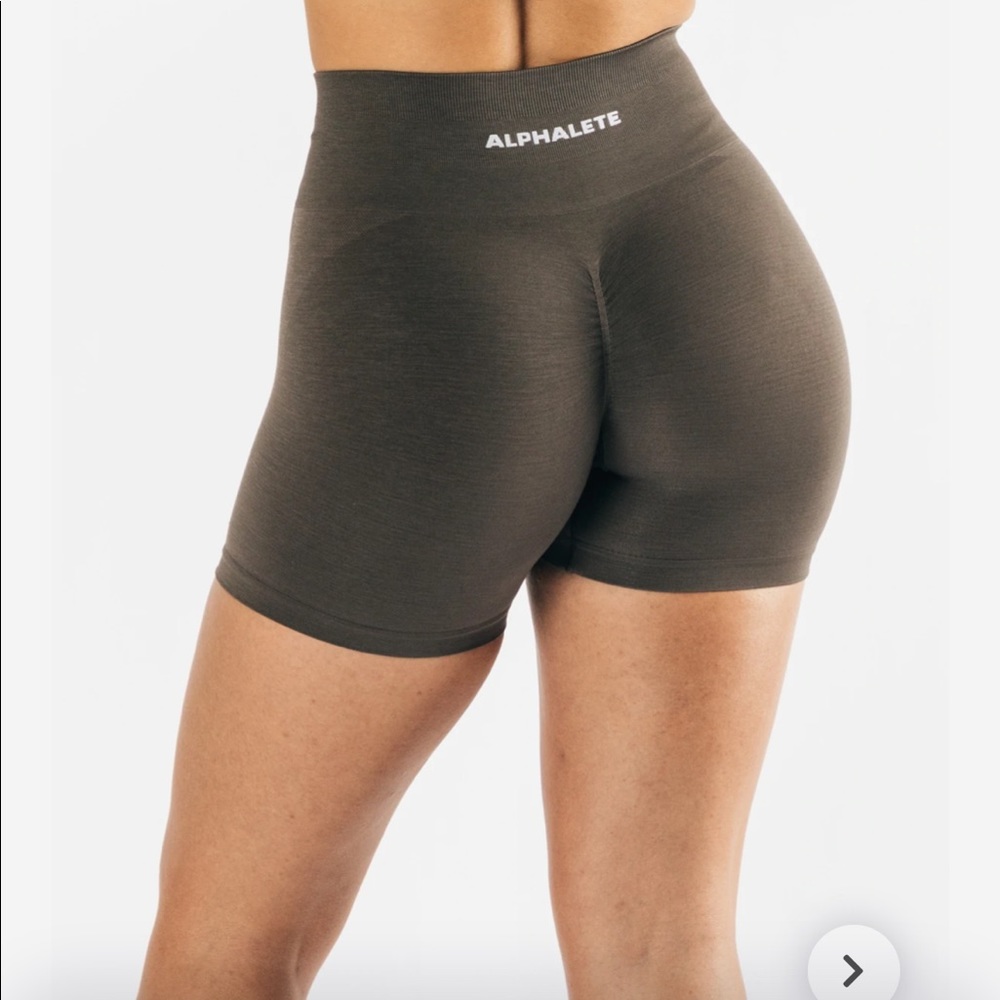 ALPHALETE Amplify Short M